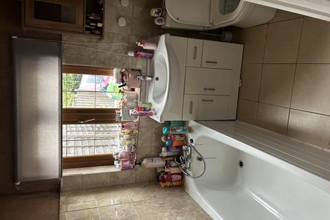 2 bedroom terraced house for sale, Newcombe Road, Luton, LU1