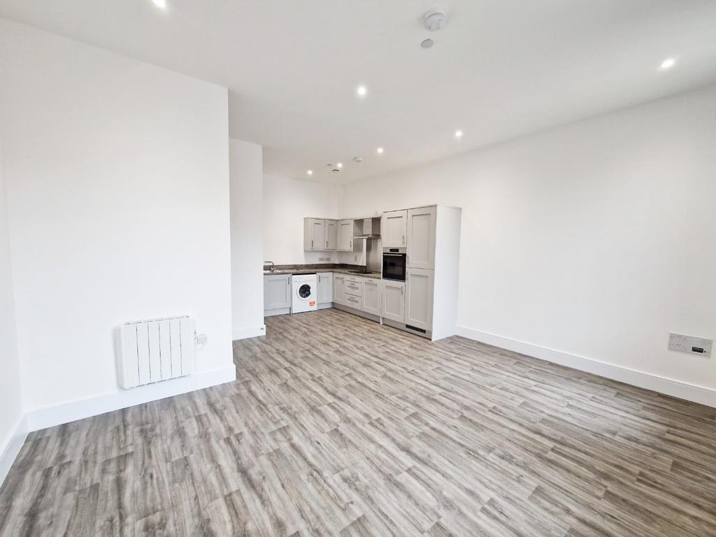 King Edward Avenue, Melton Mowbray... 2 bed apartment £925 pcm (£213 pw)