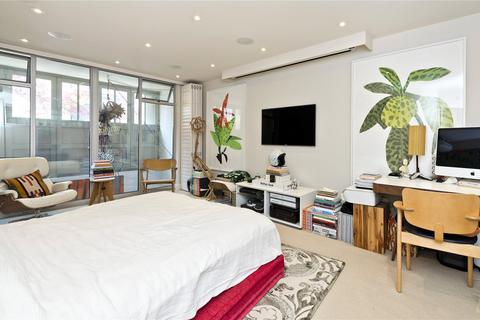 8 Codrington Mews, London, W11 2EH