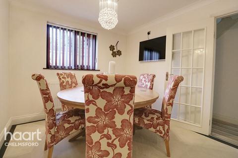 12 Pitfield, Chelmsford, CM2 9QY