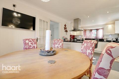 12 Pitfield, Chelmsford, CM2 9QY