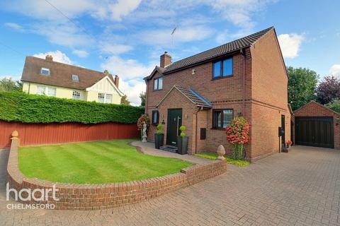12 Pitfield, Chelmsford, CM2 9QY