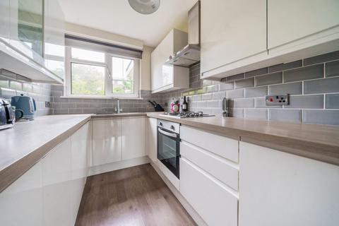 8 Lakeside, Beckenham, BR3 6LX