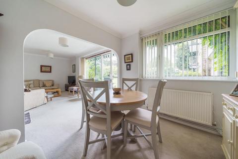 8 Lakeside, Beckenham, BR3 6LX