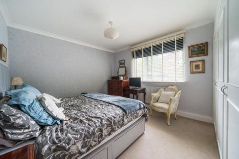 8 Lakeside, Beckenham, BR3 6LX