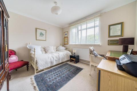 8 Lakeside, Beckenham, BR3 6LX