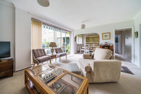 8 Lakeside, Beckenham, BR3 6LX