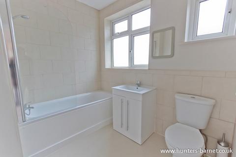 3 bedroom detached house to rent, Mays Lane, Barnet, Hertfordshire, EN5