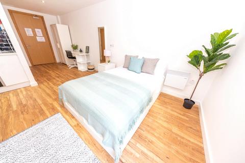 Property to rent - The Studios, 25 Plaza Boulevard, Liverpool, L8