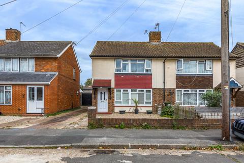 3 bedroom semi-detached house for sale - St Annes Avenue , Staines upon Thames TW19