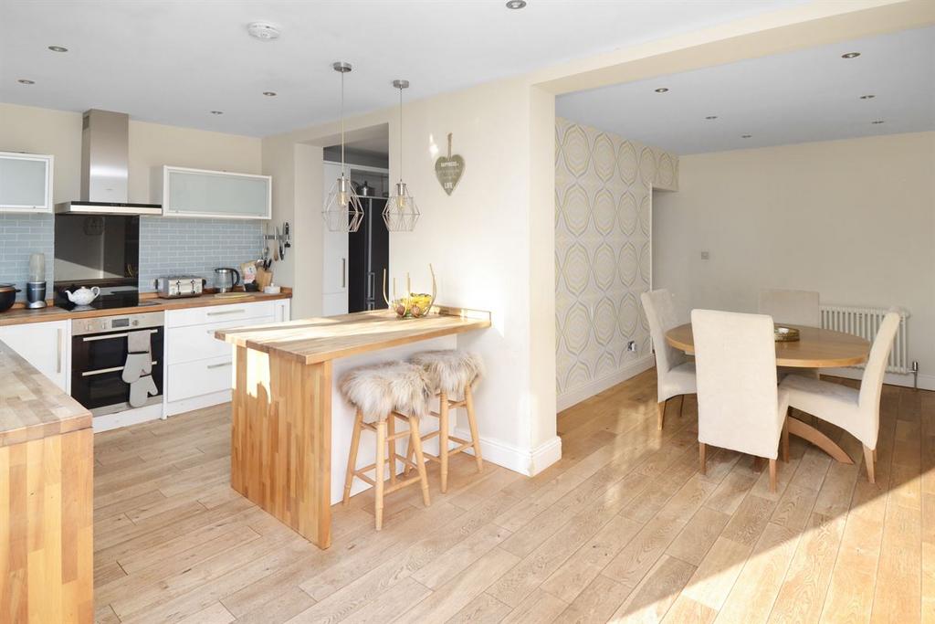 Douglas Avenue, Whitstable 3 bed semidetached house for sale £575,000