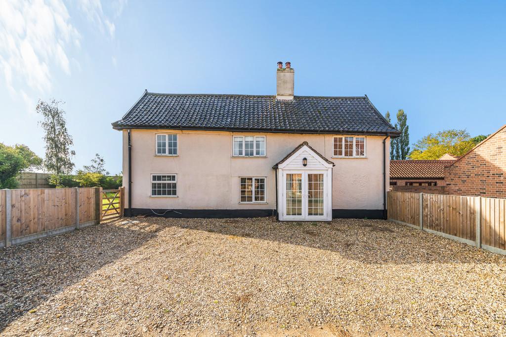 Long Street, Great Ellingham, NR17 4 bed detached house for sale £450,000