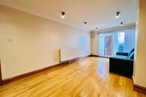 2 bedroom ground floor maisonette to rent, Alexandra Road, East Croydon