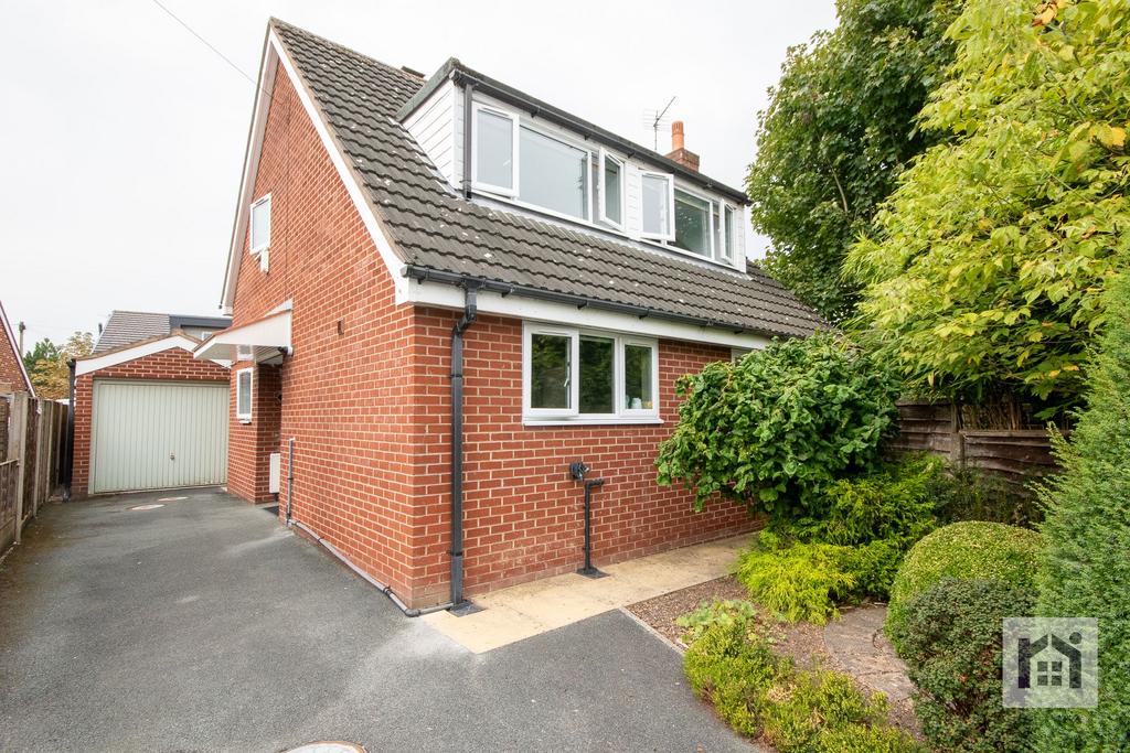 Lostock Road, Croston, PR26 9HT 3 bed detached house £325,000