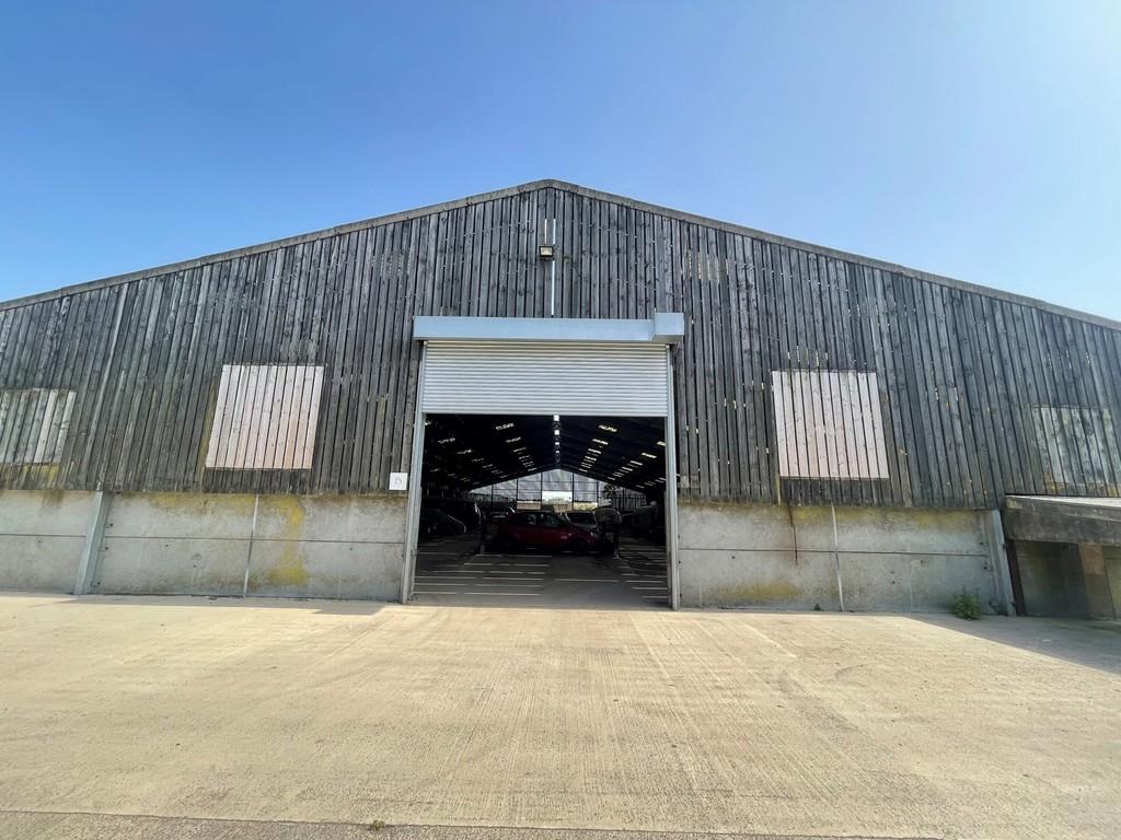 Chesterblade, Shepton Mallet Industrial unit to rent £4,000 pcm (£923 pw)