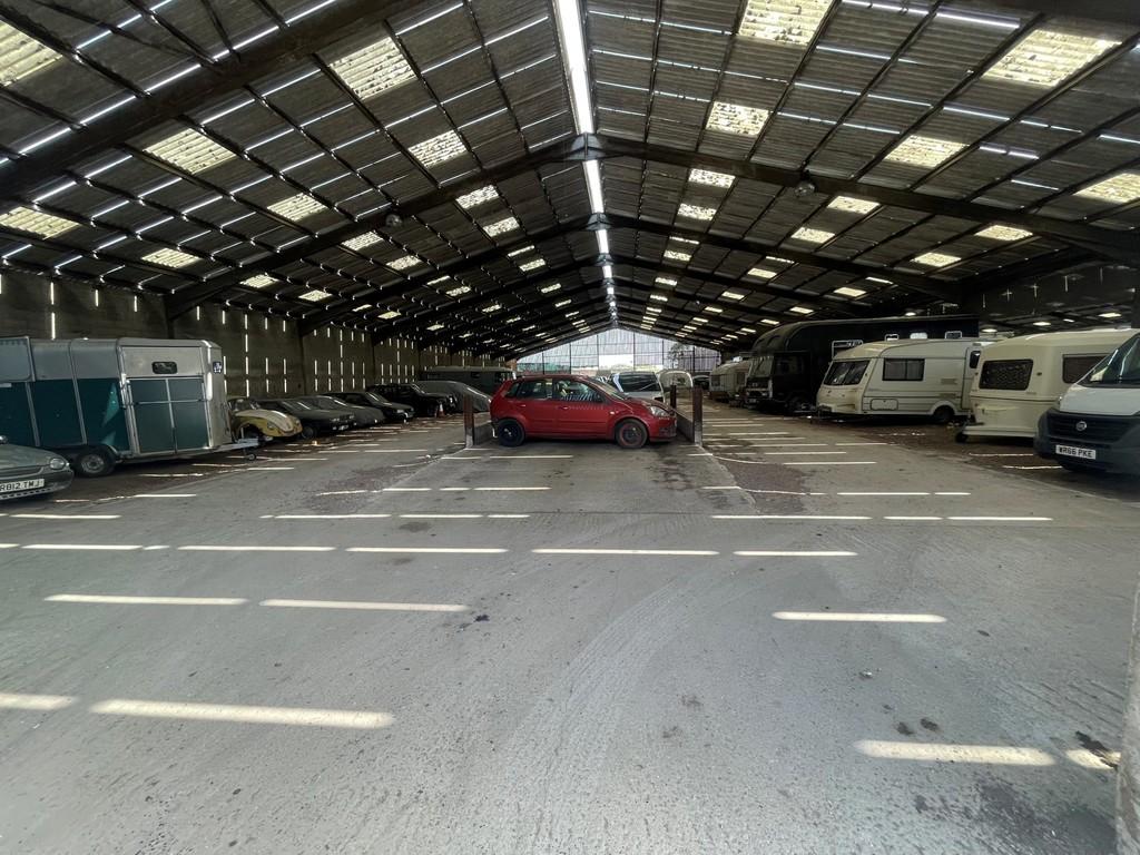 Chesterblade, Shepton Mallet Industrial unit to rent £4,000 pcm (£923 pw)
