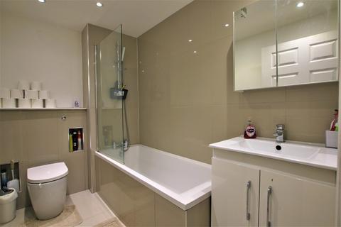 5 Dickens Place, Colnbrook, Slough, SL3 0PU