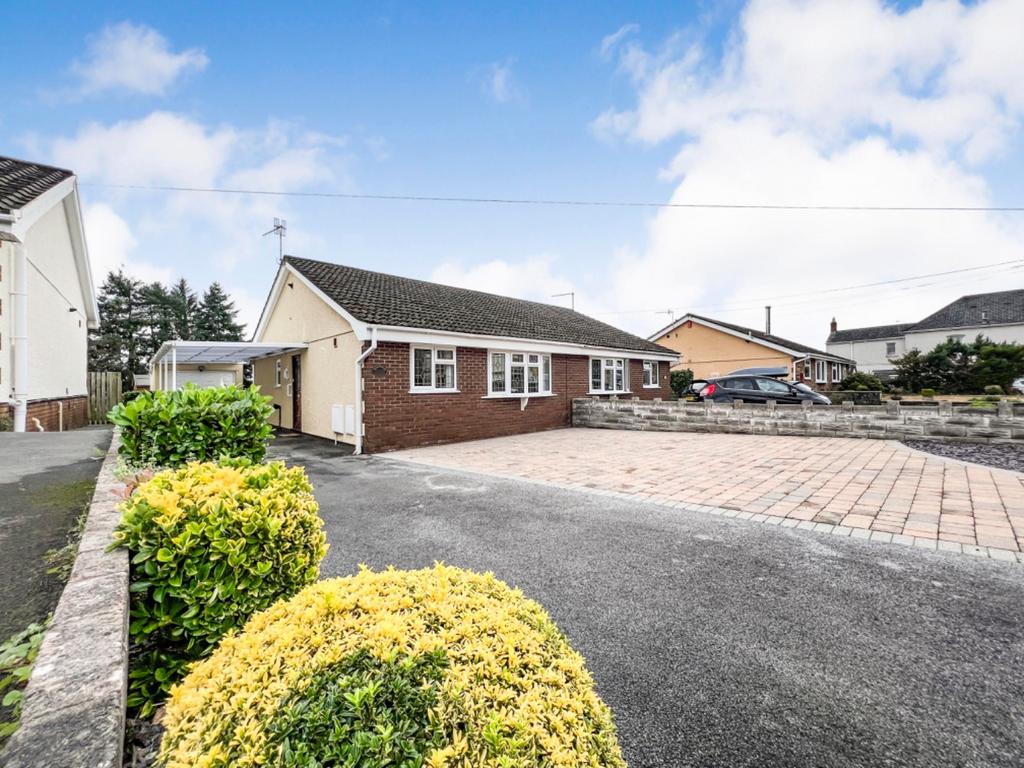 Hendy, Pontarddulais, Swansea... 2 bed semidetached bungalow £200,000