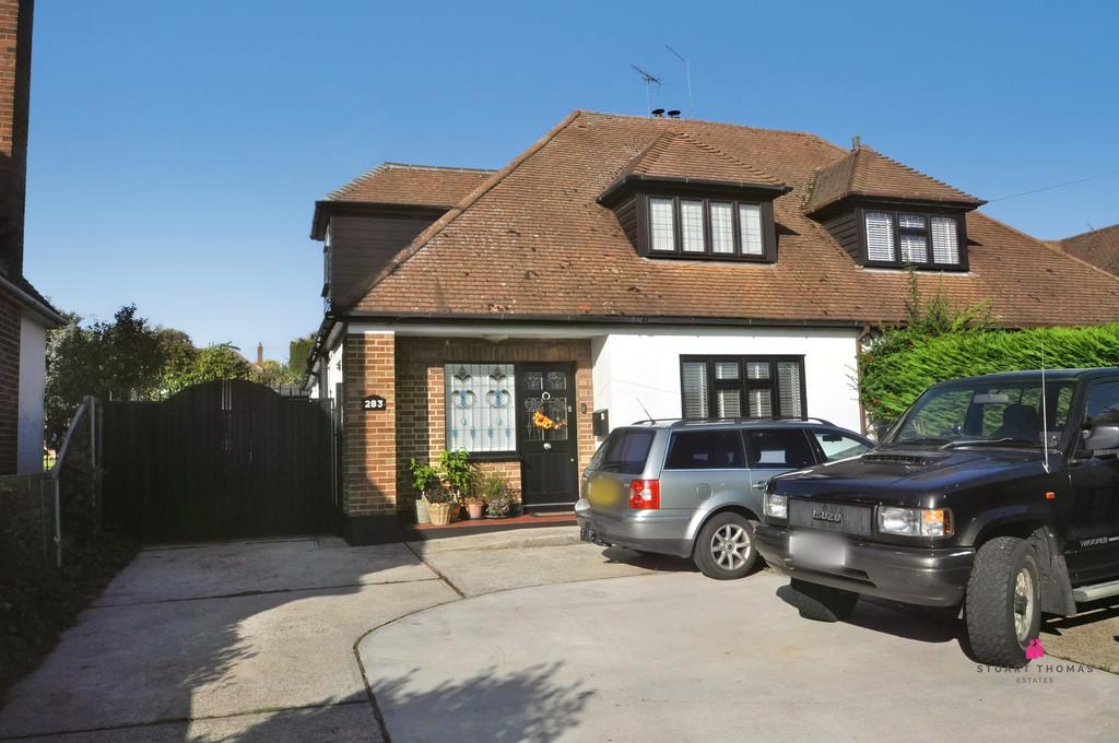 Hart Road, Thundersley 3 bed semidetached house for sale £475,000