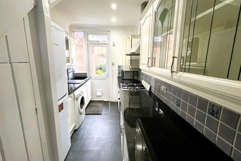 3 bedroom terraced house to rent, Mornington Road, Greenford
