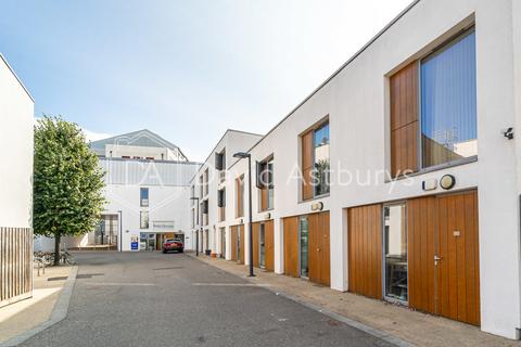 Stadium Mews, Highbury Square, London,N5