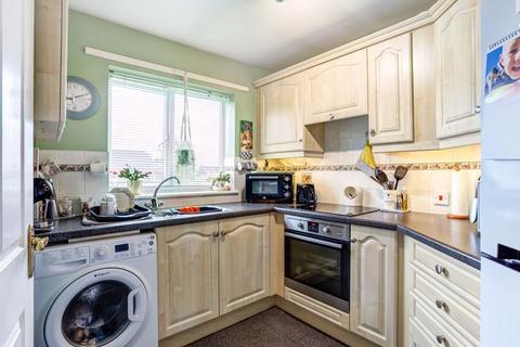 2 bedroom apartment for sale - Apple Close, West Heath