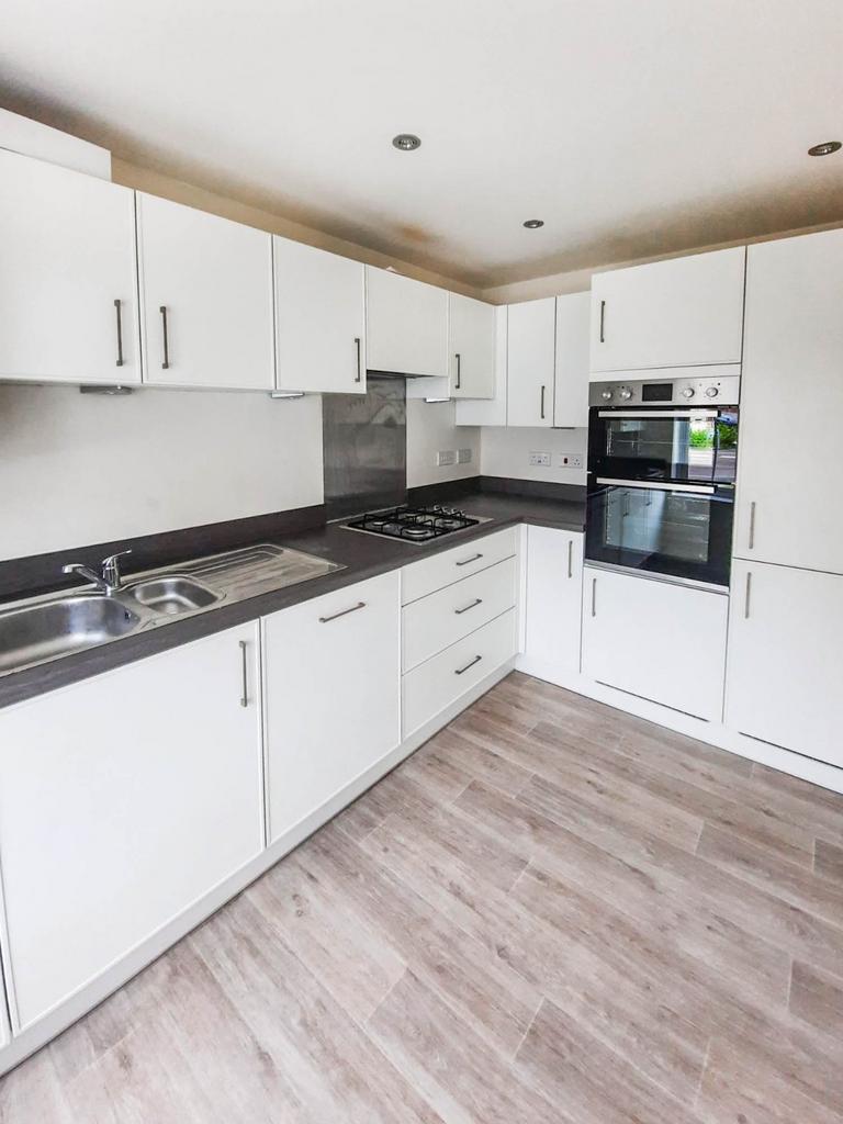 Stratford Drive, Prescot, Merseyside, L34 3 bed semidetached house to rent £975 pcm (£225 pw)