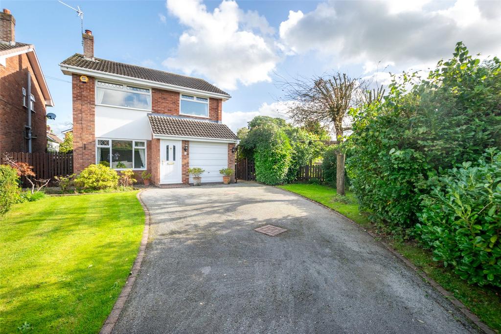 Heaton Close, Middlewich 4 bed detached house for sale £300,000