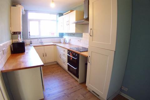 2 bedroom apartment to rent, Shire Oak Road, Leeds