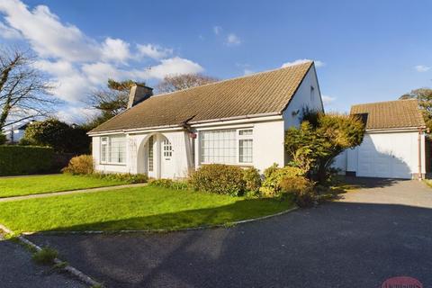 3 bedroom bungalow for sale, Town Centre, Christchurch BH23