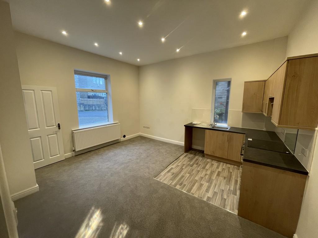 Tunnel Street, Netherton HD4 1 bed terraced house to rent £595 pcm (£