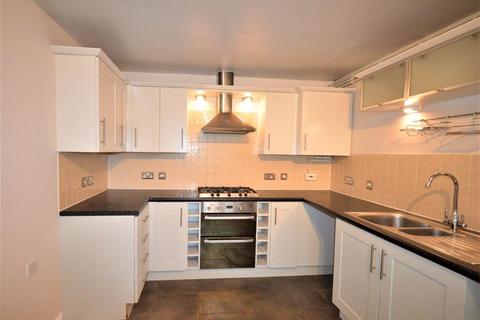 4 bedroom terraced house to rent, Heol Y Dolau, Bridgend