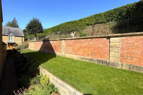 5 Higher Meadow, Ilminster, TA19 9FL
