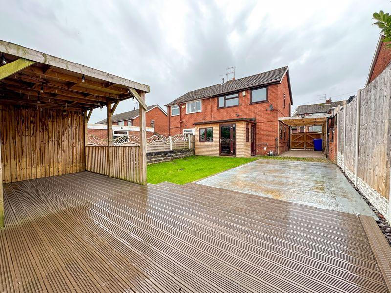 Southborough Crescent, Bradeley, ST6 7LX 3 bed semidetached house for sale £164,950
