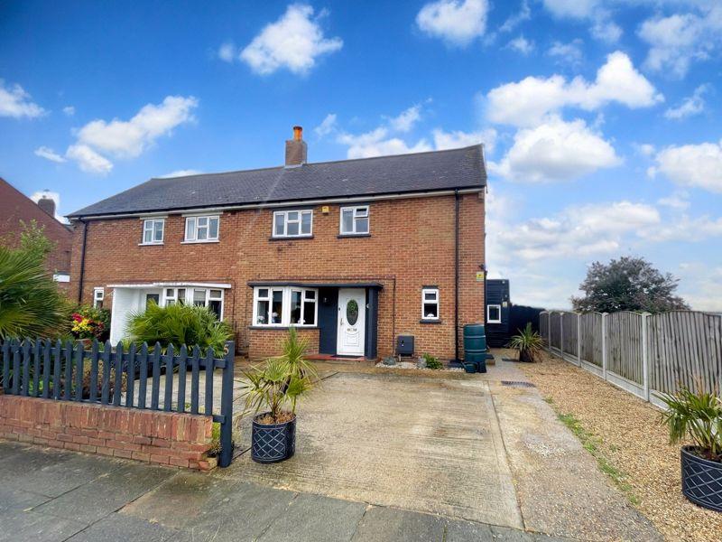Crescent Walk, South Ockendon 3 bed semidetached house for sale £410,000