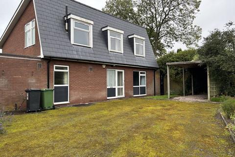 4 bedroom detached house to rent, Nantwich Road, Crewe