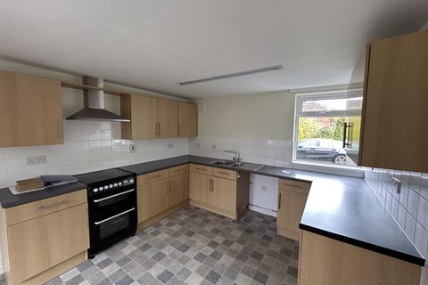 4 bedroom detached house to rent, Nantwich Road, Crewe