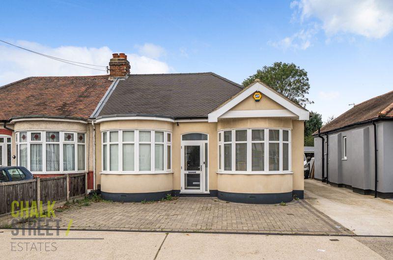 Suttons Lane, Hornchurch, RM12 3 bed semidetached bungalow for sale