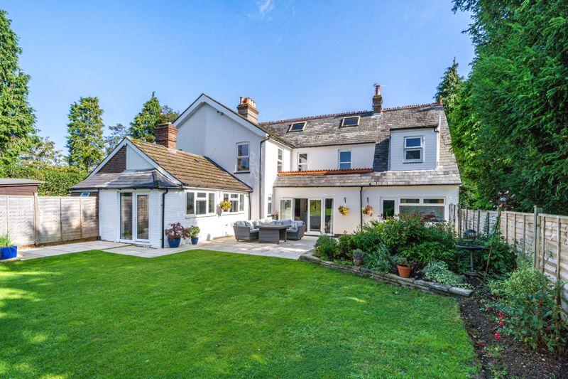 Earl Howe Road, Holmer Green HP15 4 bed semidetached house for sale