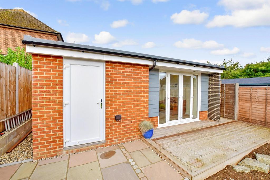 Summer House/Outbuilding