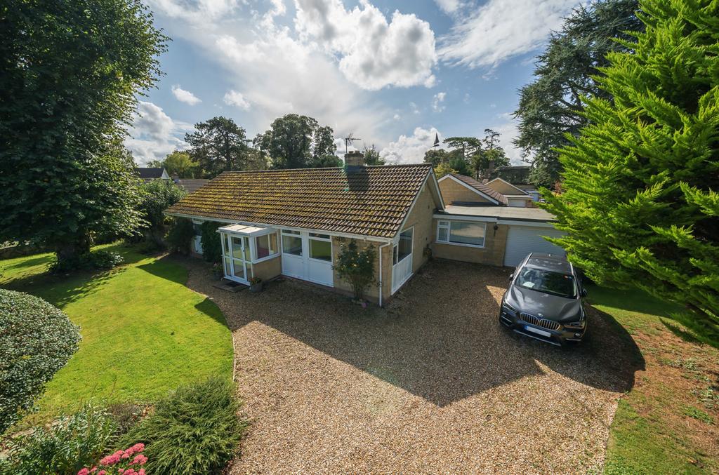 Grange Park, Thornford, Sherborne, DT9 3 bed bungalow for sale £450,000