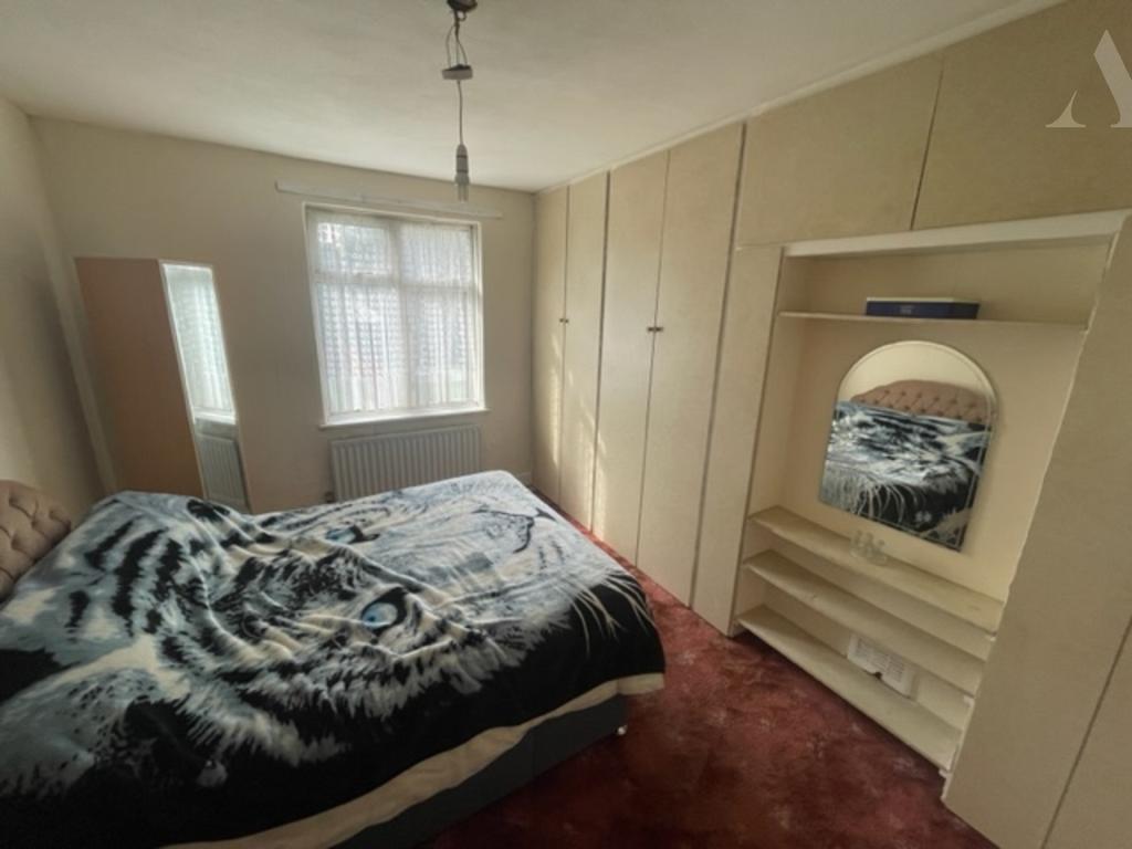 67 Olton Blvd East Bedroom 1