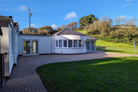 4 bedroom bungalow to rent, Kingfisher, North Cliffe, Tenby