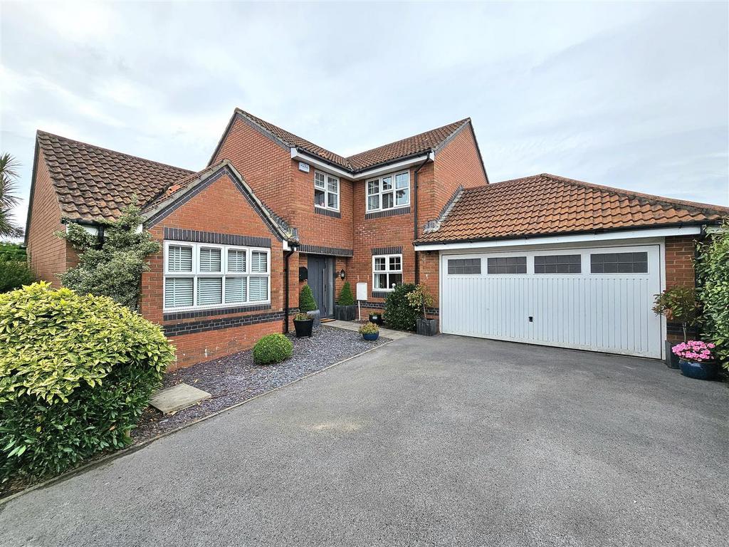 Oak Tree Close, West Cross, Swansea 4 bed detached house for sale £