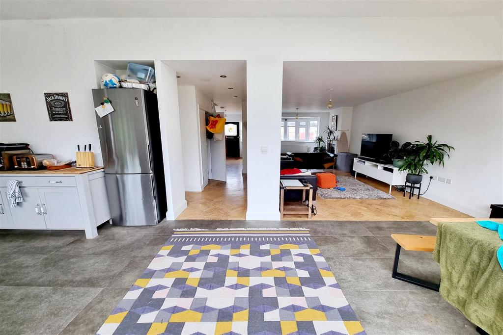 Interconnecting living/dining areas