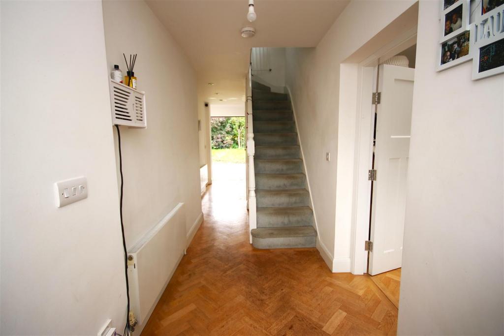 Entrance hall:  pic. 2