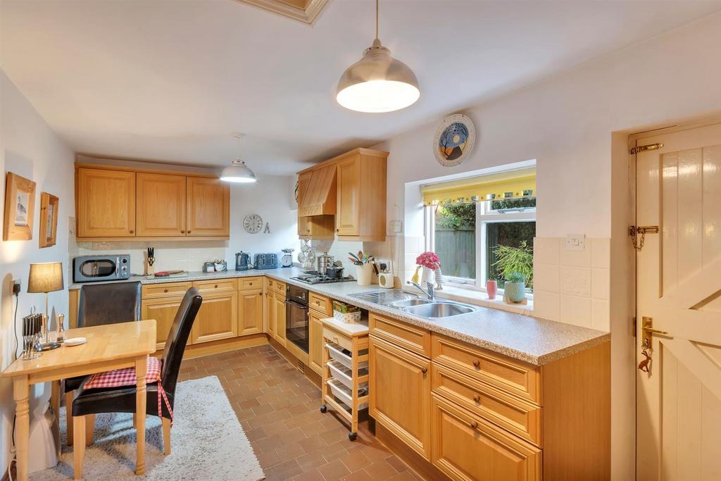 Kitchen/ Breakfast Room