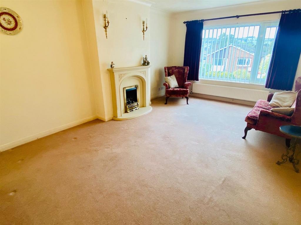 Springfield Park, Mirfield 2 bed detached bungalow for sale £240,000