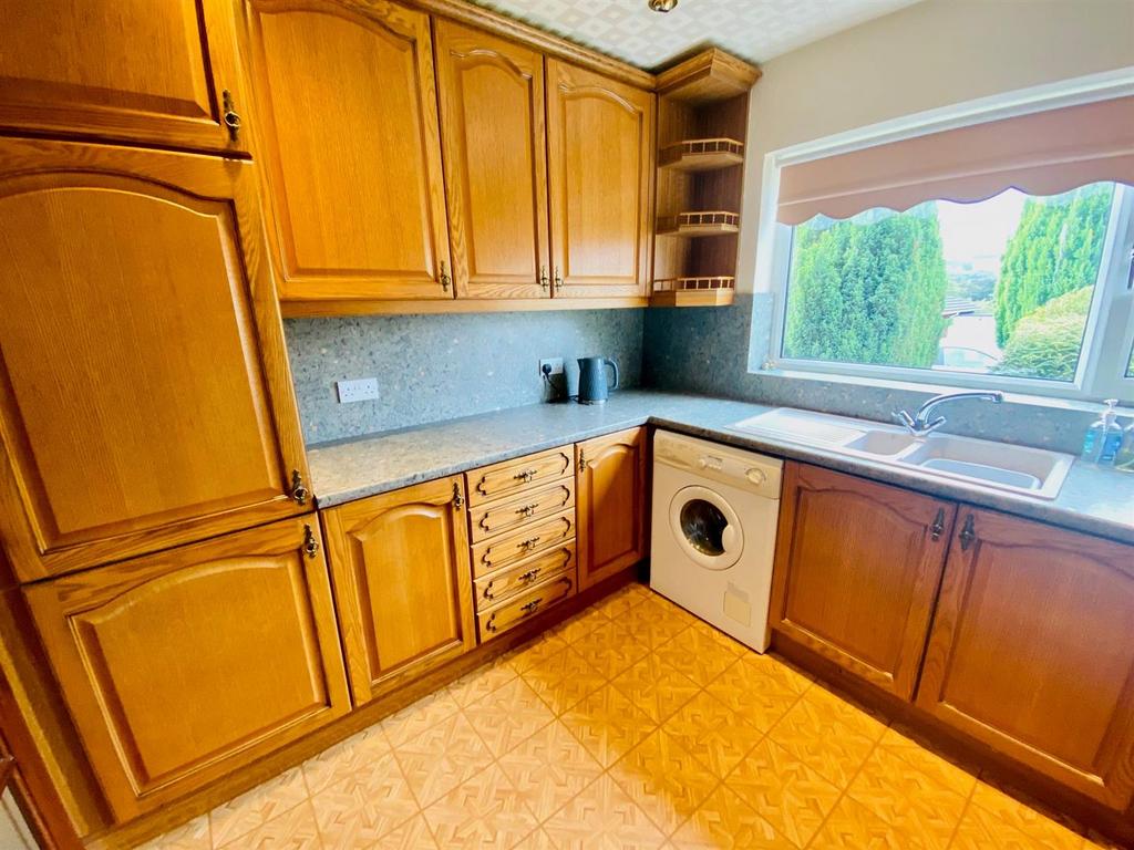 Springfield park 14 kitchen 2.jpg