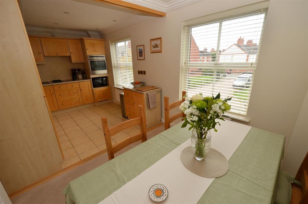 Kitchen 2.jpg